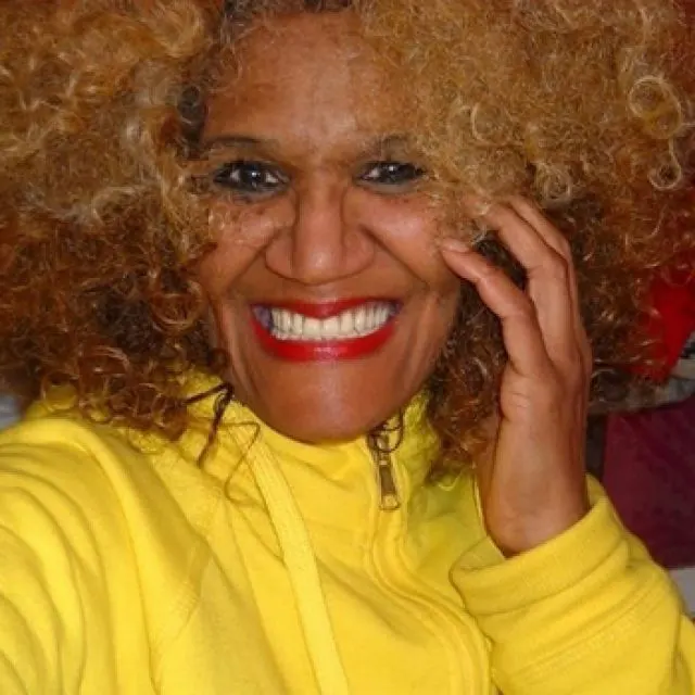 Louisecurlzz image 0